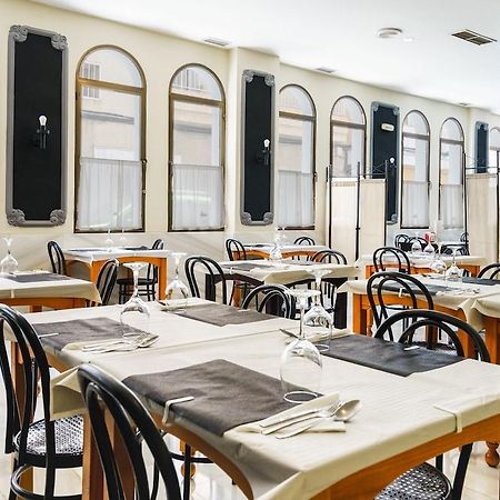Oyo Hotel Costa Andaluza Motril Exterior foto